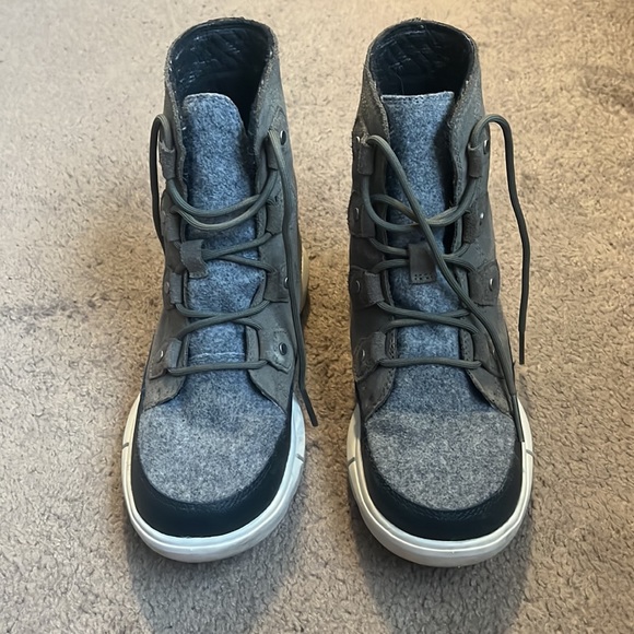 Sorel Ankle Boots in Olive and Gray - Picture 4 of 7